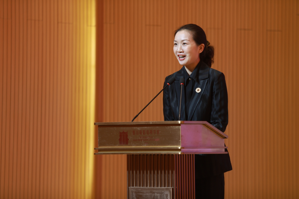 消费新引擎——2025四川省微短剧剧本创投大会圆满收官澳门新葡京网页时代光影 百部川扬 短剧新势力撬动文旅(图3)
