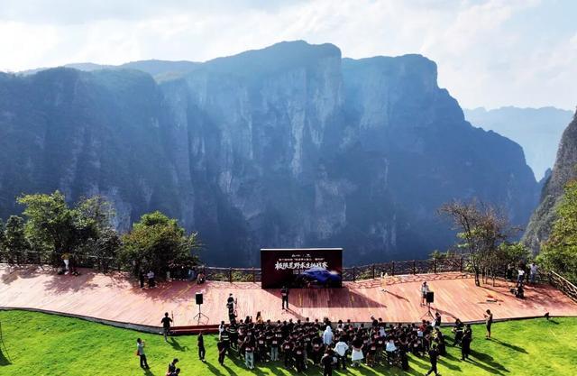 金健康问题景区负责治疗本人及直系亲属终身免费游七星山澳门新葡京回应“荒野求生”停赛：8人夺冠平分48万奖(图4)